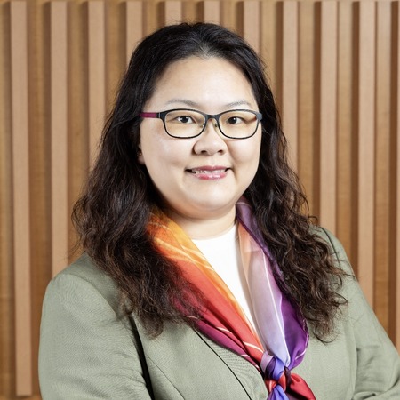 何仲雅女士